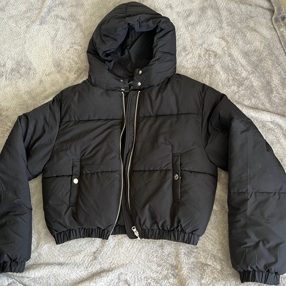 Love Tree crop hooded puffer jacket black